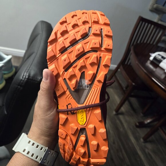 Topo  athletic - Picture 9 of 11